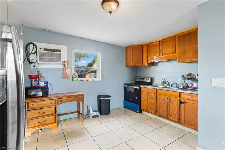 1236  PEAK  RD, Lantana, FL 33462