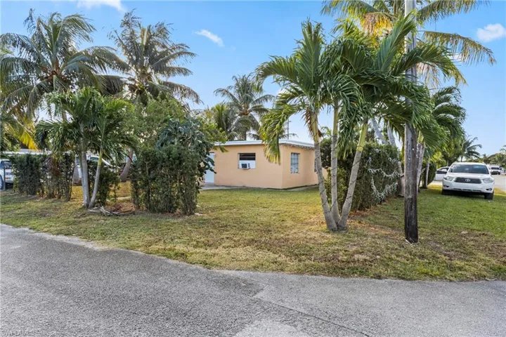 1236  PEAK  RD, Lantana, FL 33462