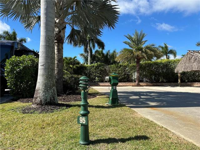 13530  Snook  CIR, Naples, FL 34114