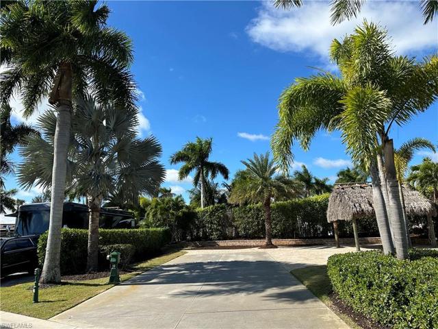 13530  Snook  CIR, Naples, FL 34114