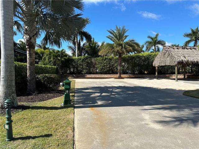13530  Snook  CIR, Naples, FL 34114
