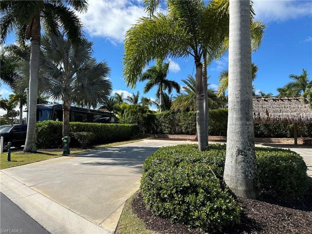 13530  Snook  CIR, Naples, FL 34114