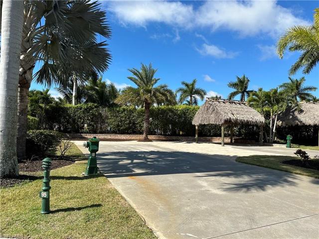 13530  Snook  CIR, Naples, FL 34114