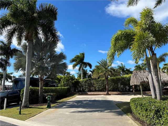 13530  Snook  CIR, Naples, FL 34114
