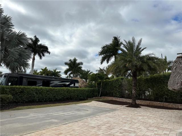 13530  Snook  CIR, Naples, FL 34114