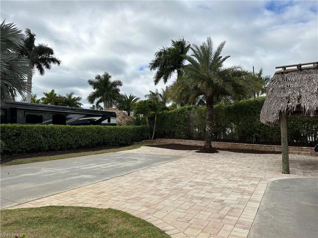 13530  Snook  CIR, Naples, FL 34114