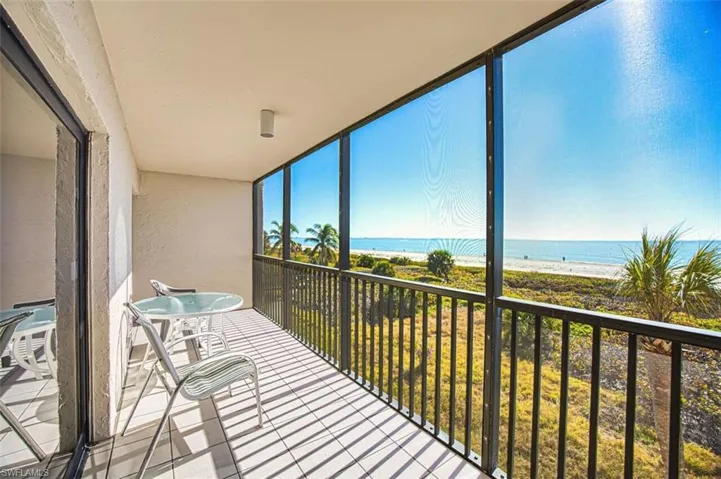 Direct Gulf Views from spacious laani
