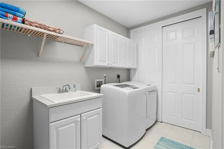 3099 Lancaster Dr 7-701, Naples, Florida 34105