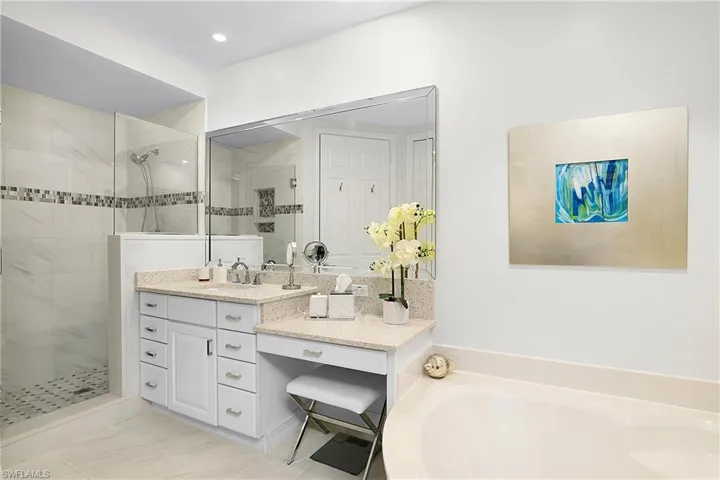 3099 Lancaster Dr 7-701, Naples, Florida 34105