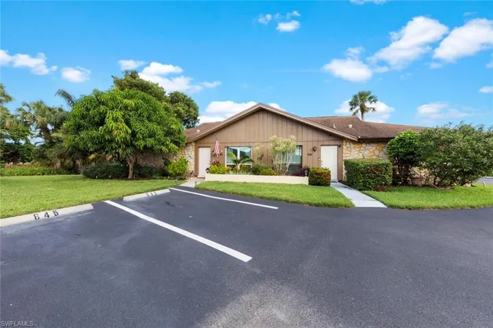843 Palm View Dr 25, Naples, Florida 34110