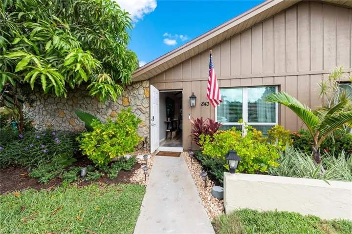843 Palm View Dr 25, Naples, Florida 34110