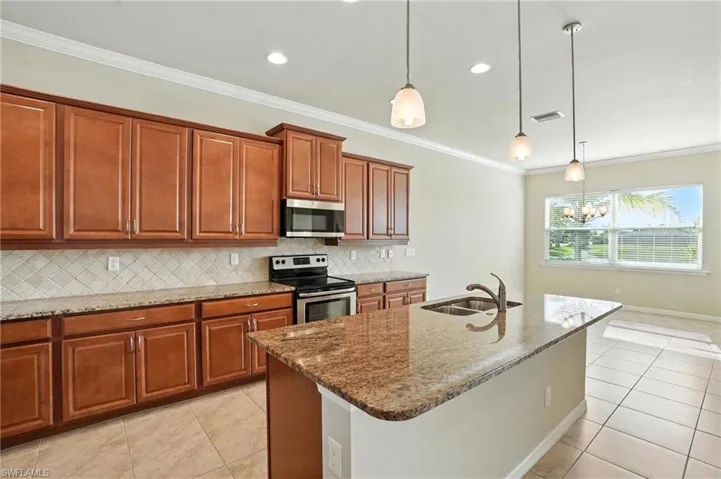 3030  Sunset Pointe  CIR, Cape Coral, FL 33914