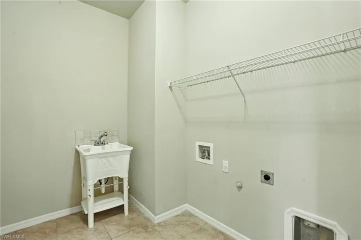 3030  Sunset Pointe  CIR, Cape Coral, FL 33914