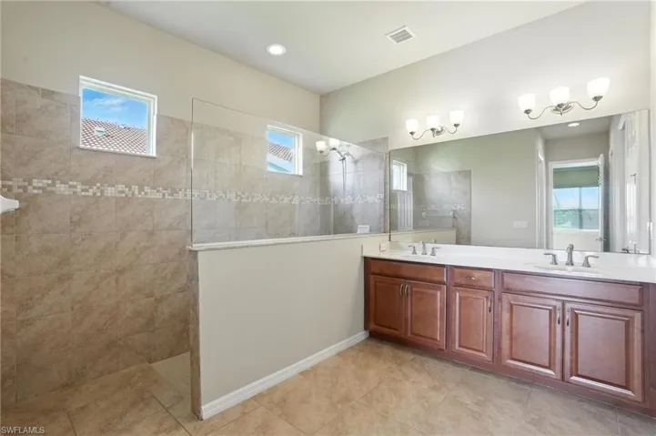 3030  Sunset Pointe  CIR, Cape Coral, FL 33914