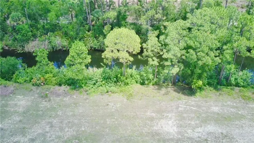 207 Wilmington Pkwy, Cape Coral, Florida 33993