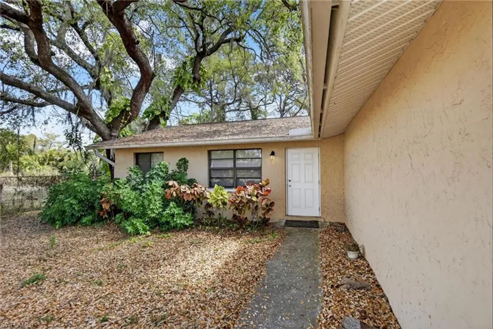 Doorway to property featuring stucco siding
