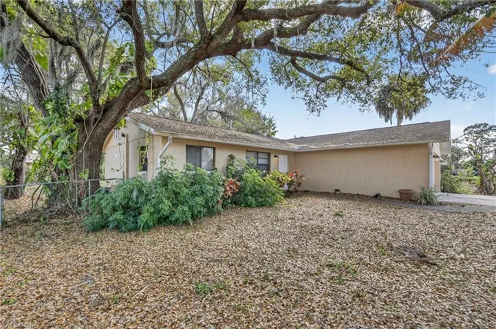View of front of property with stucco siding