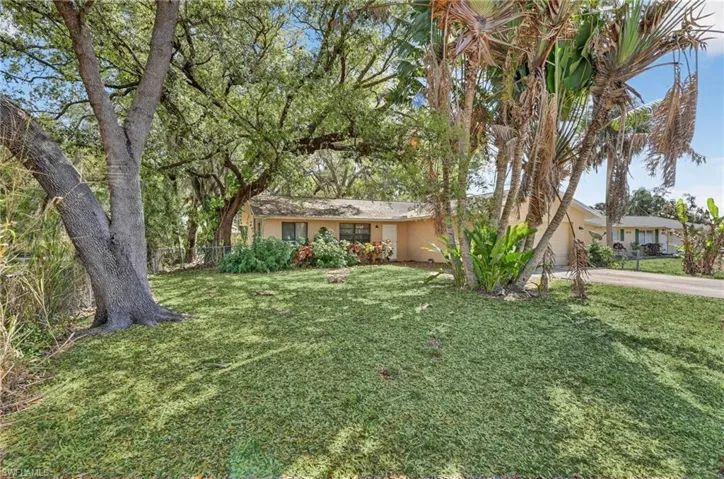 Ranch-style house with stucco siding, a garage, and concrete driveway