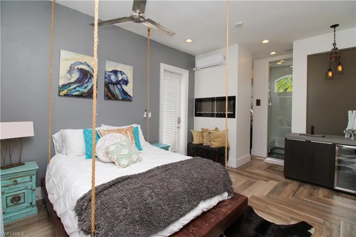 647  110th N AVE, Naples, FL 34108