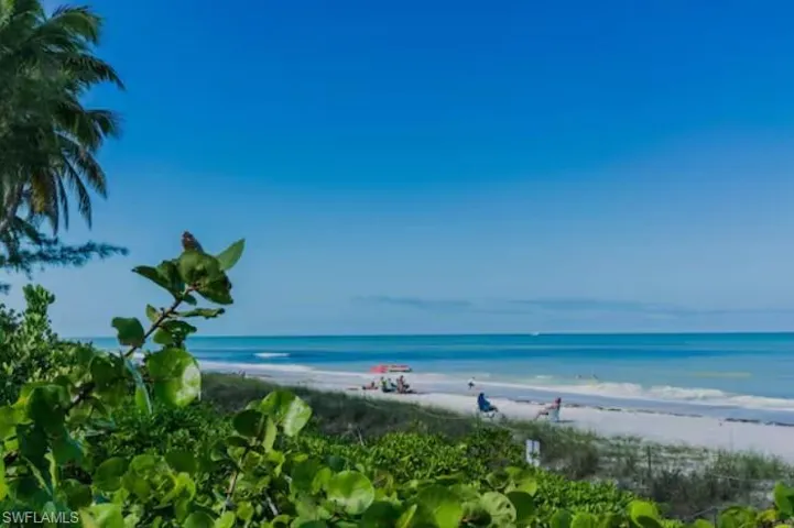 647  110th N AVE, Naples, FL 34108