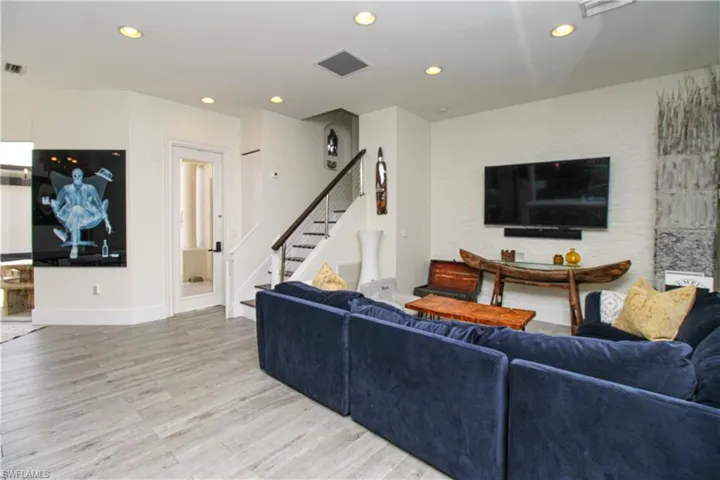 647  110th N AVE, Naples, FL 34108