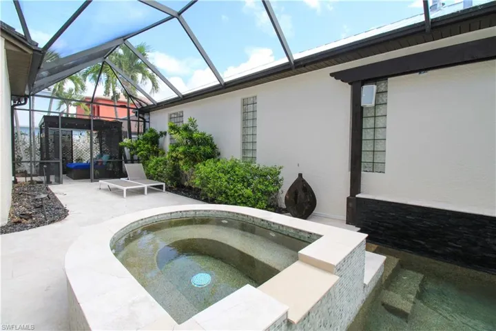 647  110th N AVE, Naples, FL 34108