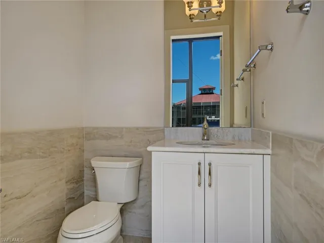 Convenient "Pool Bath"