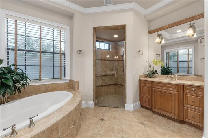 Separate bathtub and shower