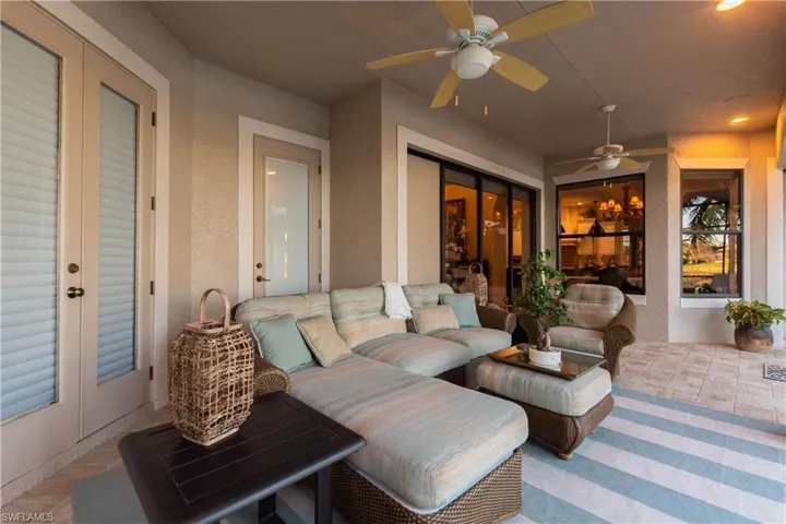 Lots of lanai seating