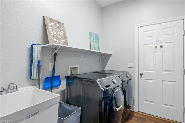 1049 Nw 38th Pl, Cape Coral, Florida 33993