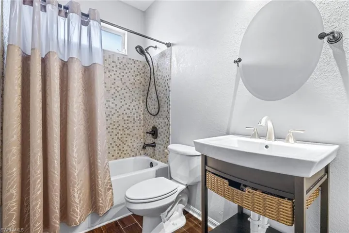 1049 Nw 38th Pl, Cape Coral, Florida 33993