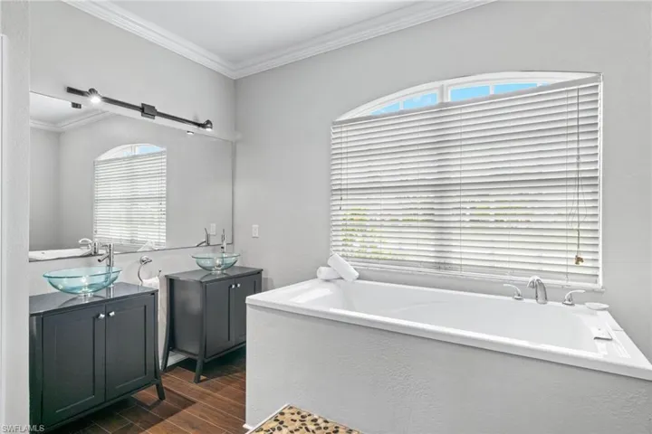 1049 Nw 38th Pl, Cape Coral, Florida 33993
