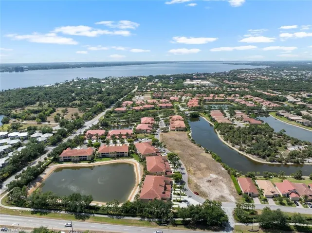 Bird's eye view featuring a residential view and a water view