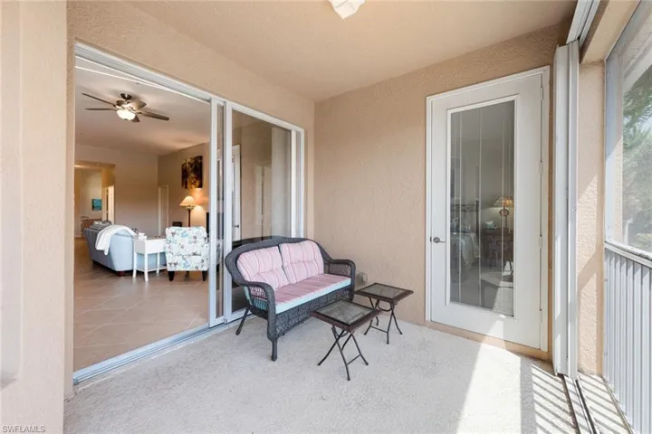 Sunroom featuring a ceiling fan