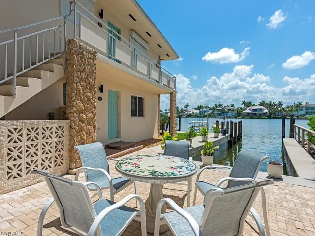 2500  Gulf Shore N BLVD, Naples, FL 34103