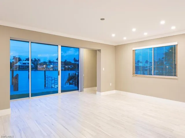 2500  Gulf Shore N BLVD, Naples, FL 34103