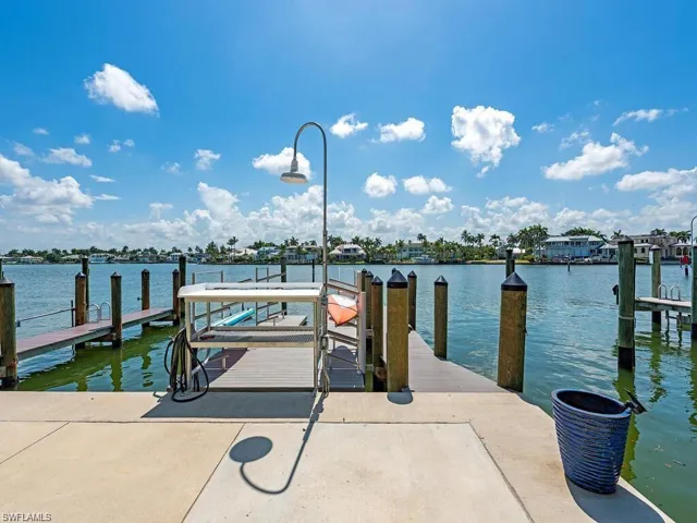 2500  Gulf Shore N BLVD, Naples, FL 34103