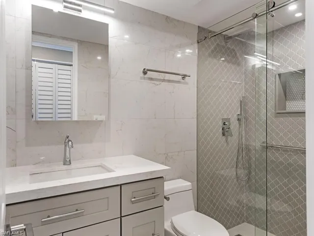 2500  Gulf Shore N BLVD, Naples, FL 34103