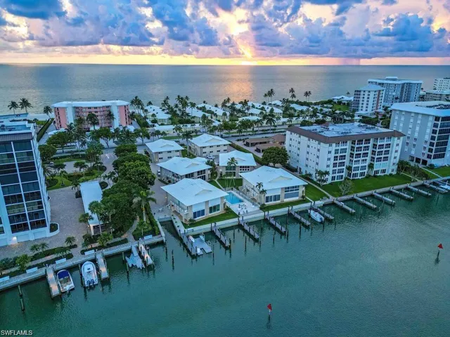 2500  Gulf Shore N BLVD, Naples, FL 34103