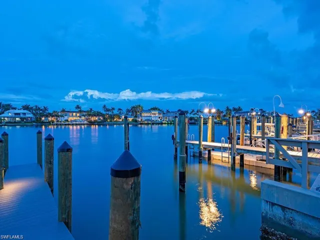 2500  Gulf Shore N BLVD, Naples, FL 34103