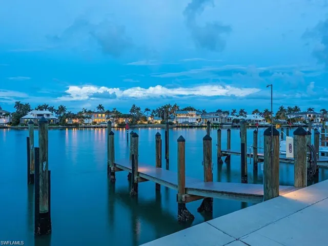 2500  Gulf Shore N BLVD, Naples, FL 34103