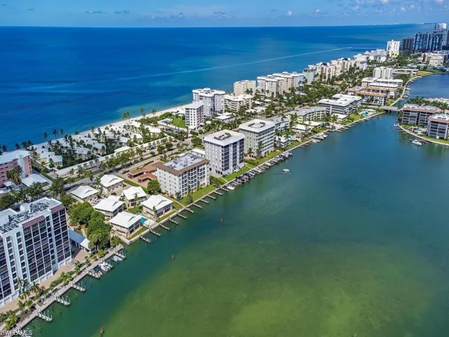 2500  Gulf Shore N BLVD, Naples, FL 34103