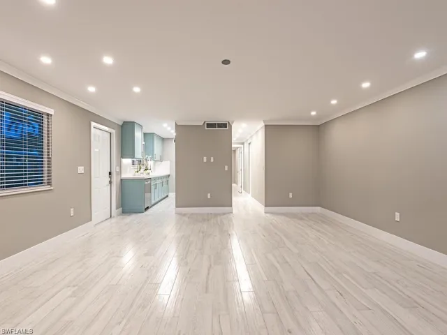 2500  Gulf Shore N BLVD, Naples, FL 34103