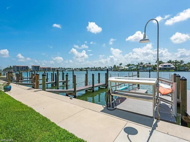 2500  Gulf Shore N BLVD, Naples, FL 34103