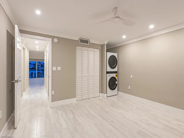 2500  Gulf Shore N BLVD, Naples, FL 34103