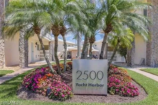 2500  Gulf Shore N BLVD, Naples, FL 34103