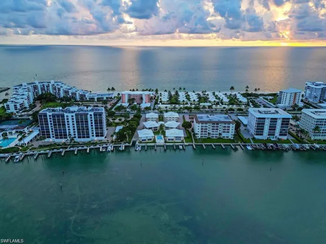 2500  Gulf Shore N BLVD, Naples, FL 34103
