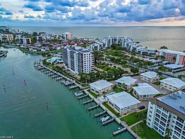 2500  Gulf Shore N BLVD, Naples, FL 34103