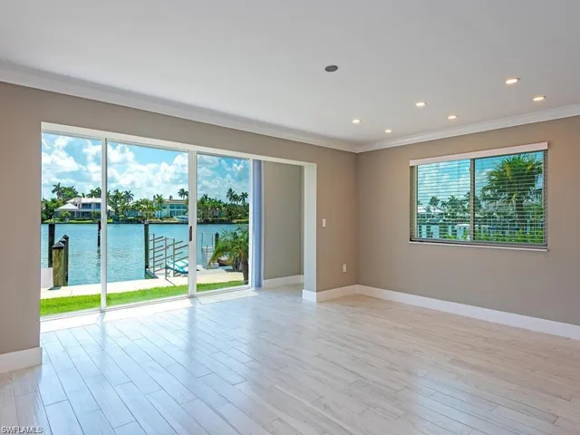 2500  Gulf Shore N BLVD, Naples, FL 34103