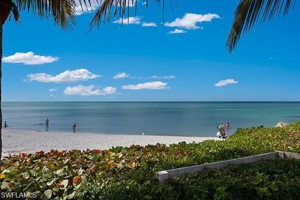 2500  Gulf Shore N BLVD, Naples, FL 34103